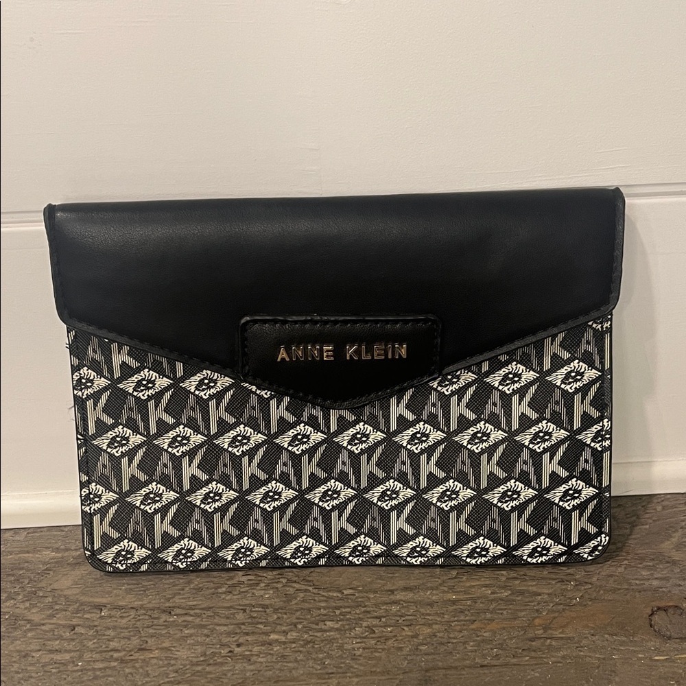 Anne Klein Monogram Black and Cream Clutch/crossbody Envelope Wallet. - Picture 2 of 6